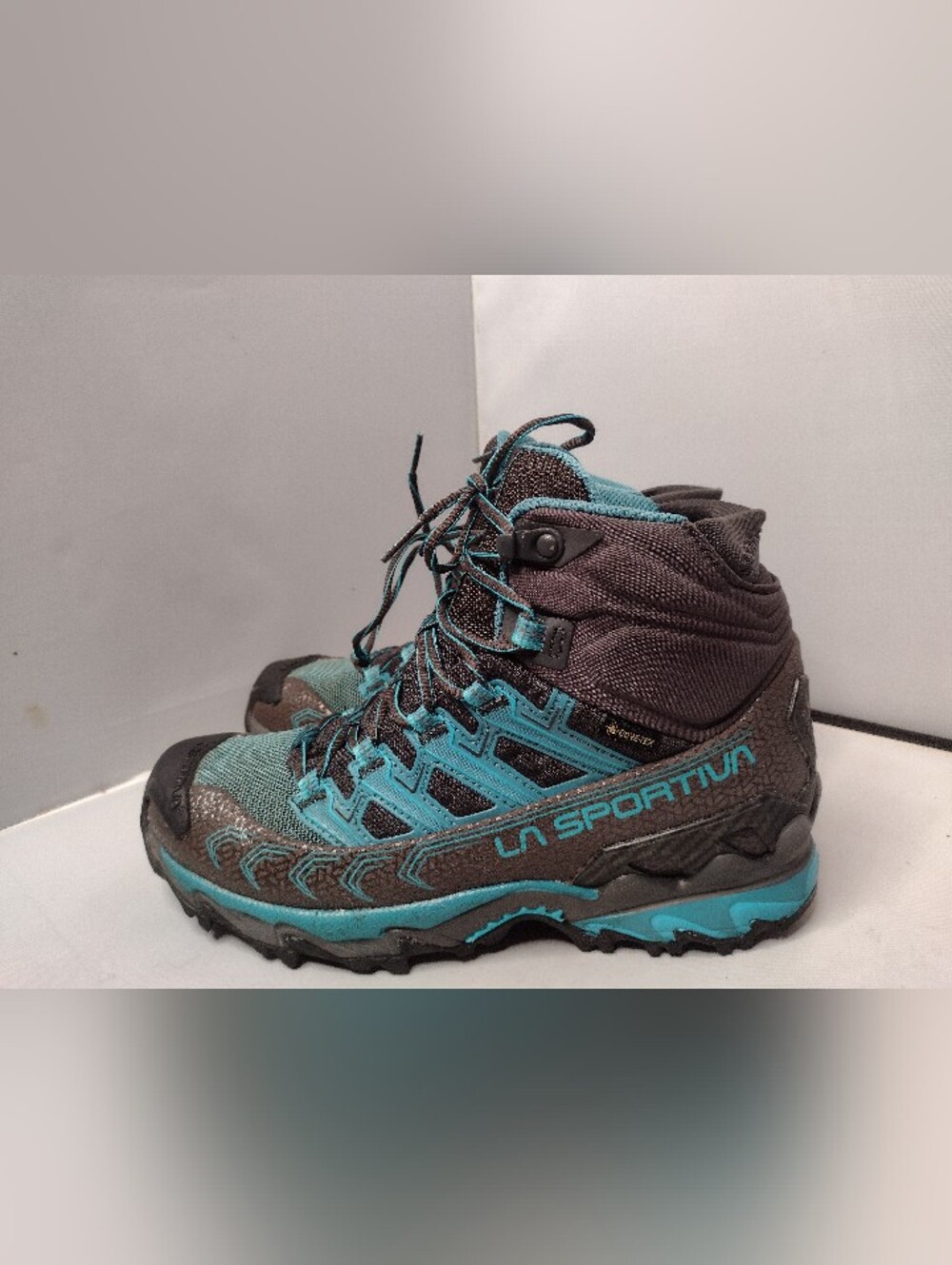 La Sportiva Ultra Raptor II Mid GTX Women's Hiking Boots Size 7.5 Blue Gray A13